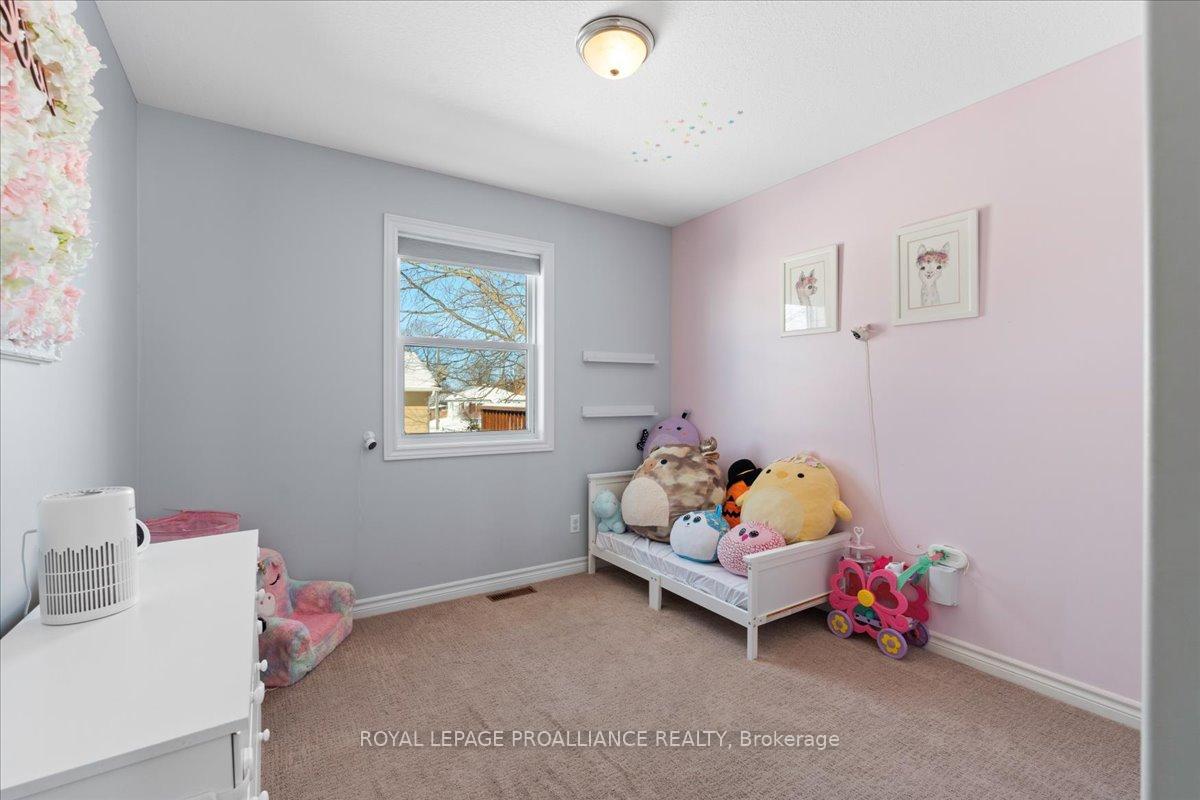 Photo 22 of 20 Bongard Crescent, Belleville, Belleville Ward — HOMEH