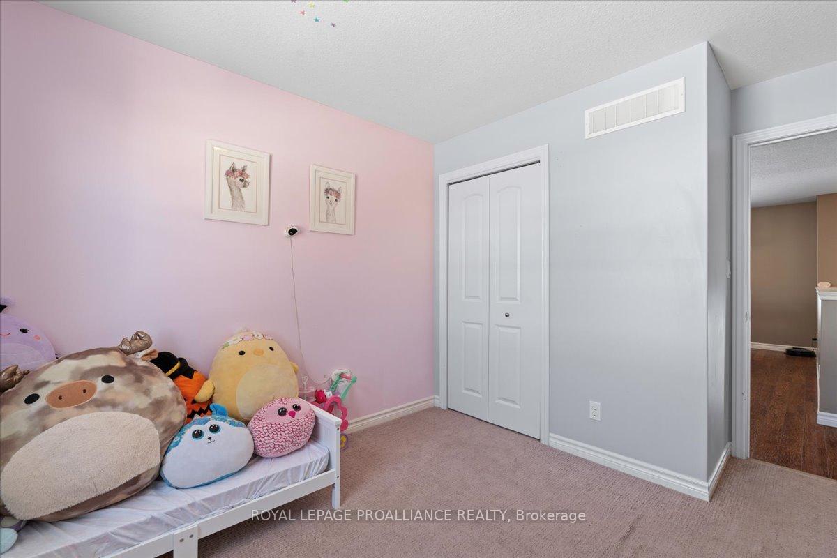 Photo 23 of 20 Bongard Crescent, Belleville, Belleville Ward — HOMEH