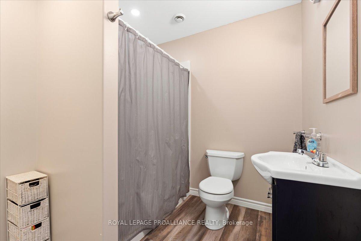 Photo 32 of 20 Bongard Crescent, Belleville, Belleville Ward — HOMEH