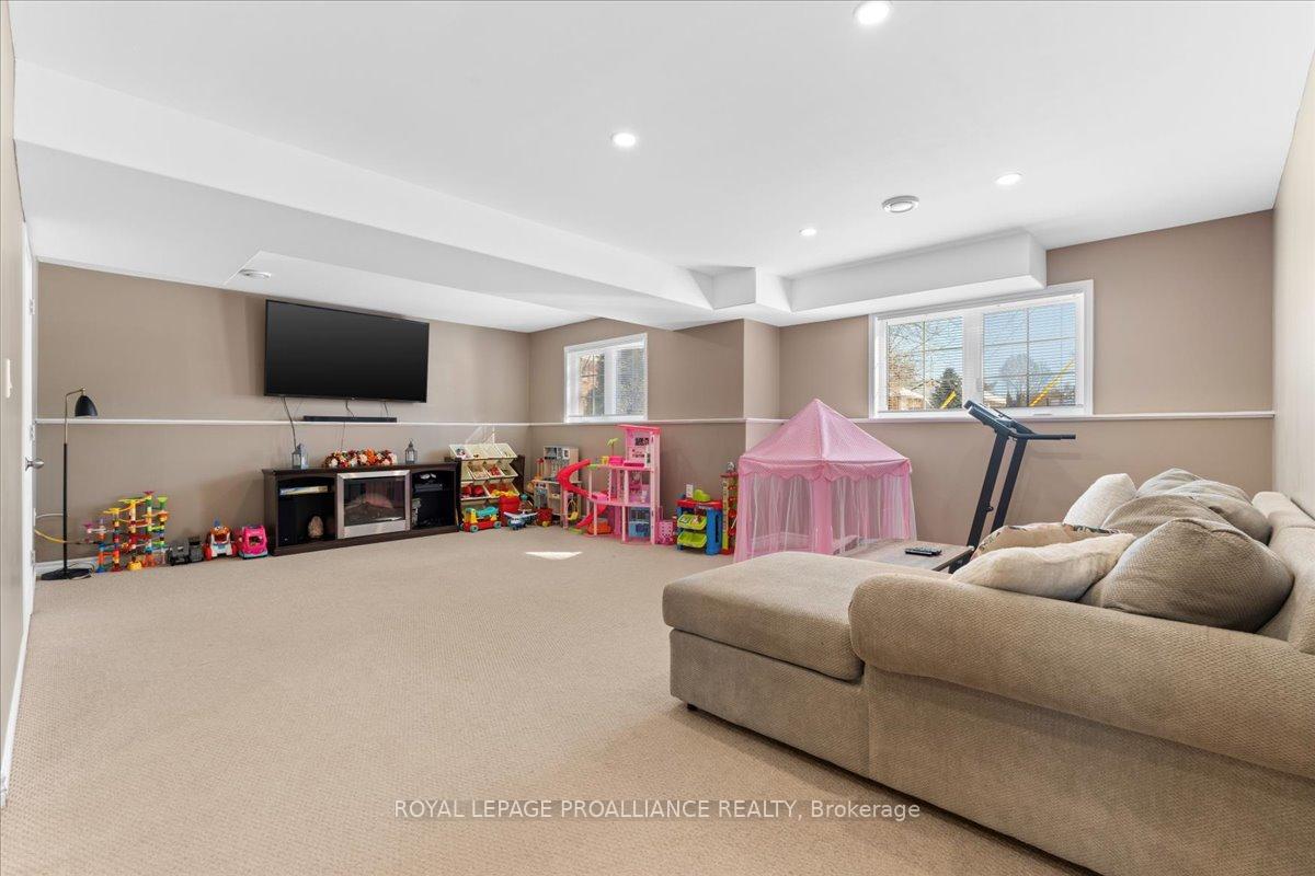 Photo 34 of 20 Bongard Crescent, Belleville, Belleville Ward — HOMEH