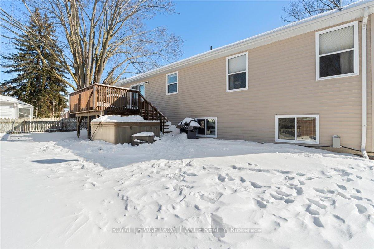 Photo 38 of 20 Bongard Crescent, Belleville, Belleville Ward — HOMEH