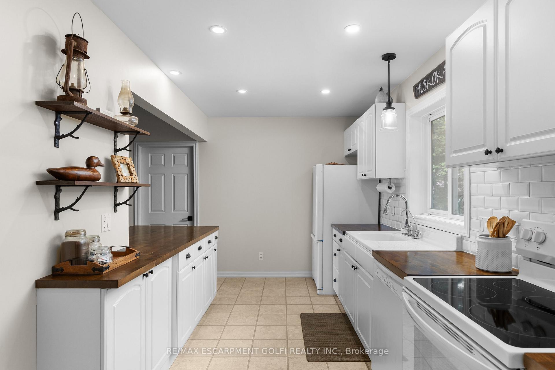 Photo 2 of Unit 3, 1166 North Shore Drive, Gravenhurst, Muskoka (S) — HOMEH
