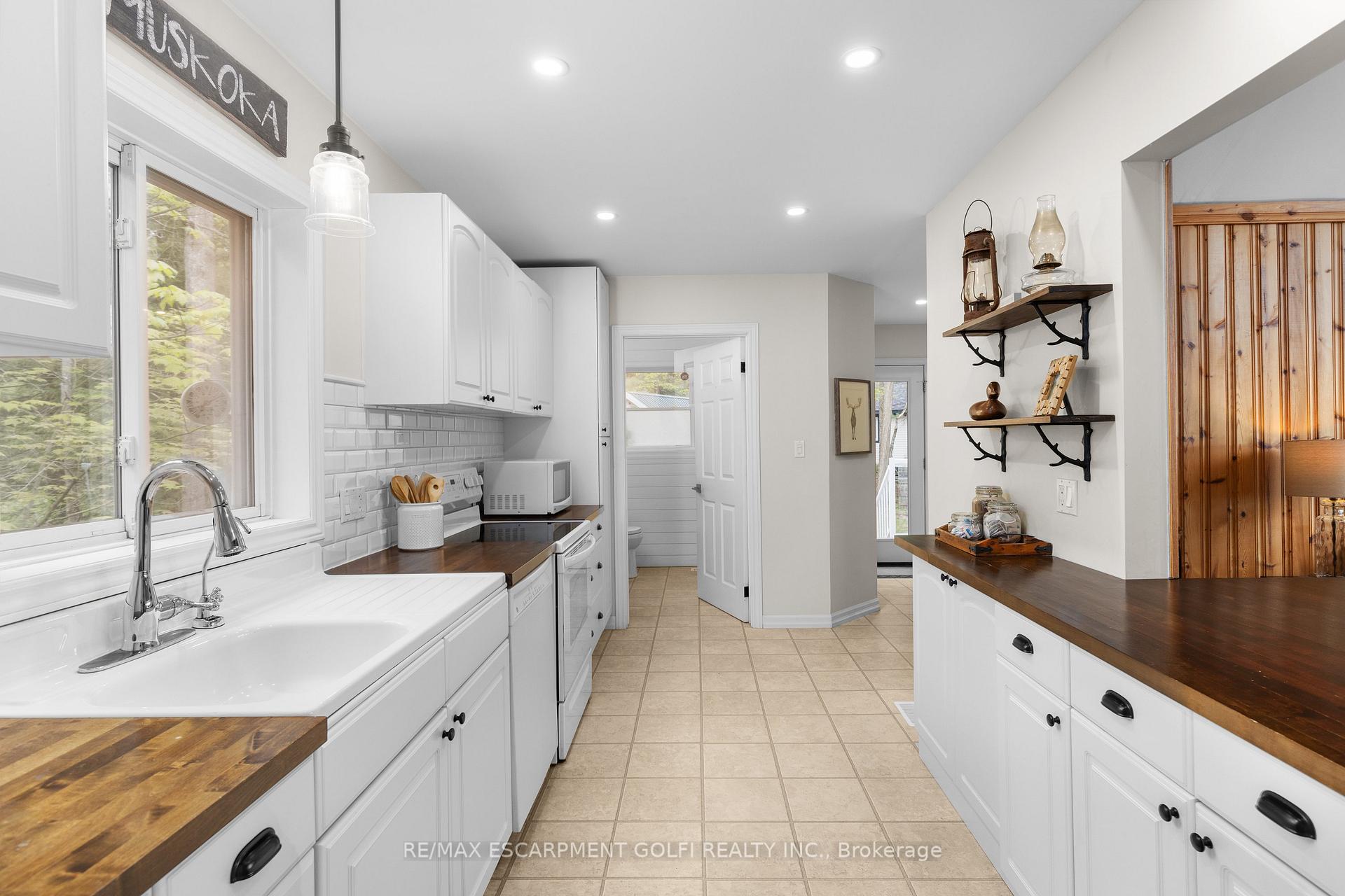 Photo 4 of Unit 3, 1166 North Shore Drive, Gravenhurst, Muskoka (S) — HOMEH