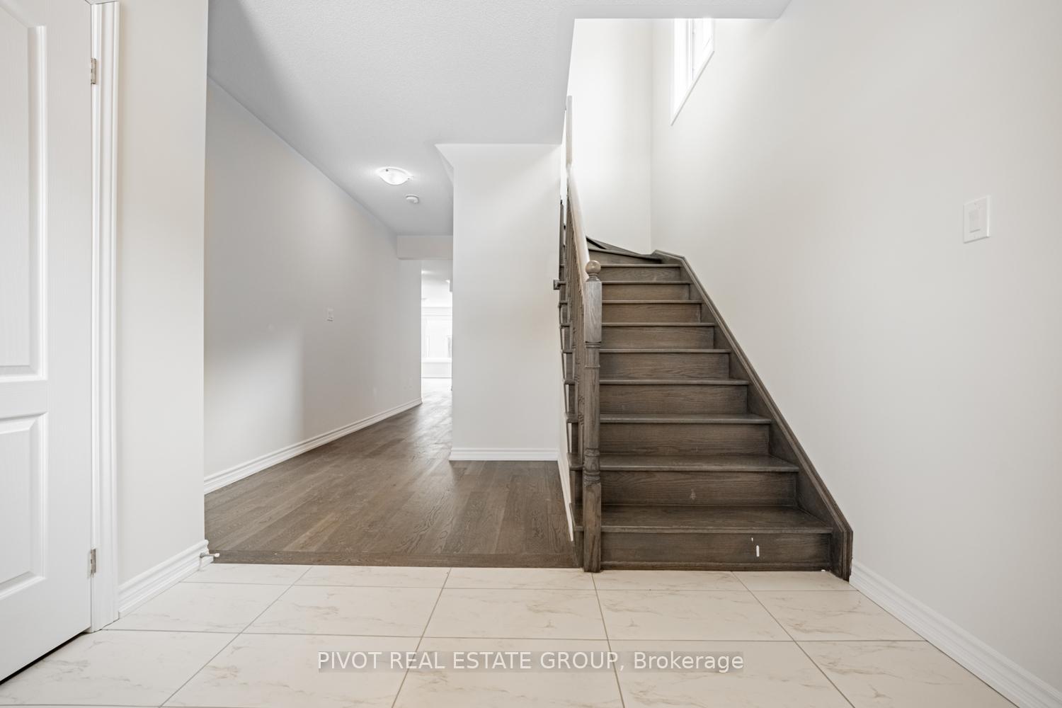 Photo 2 of 35 Calabria Drive, Caledon, Rural Caledon — HOMEH