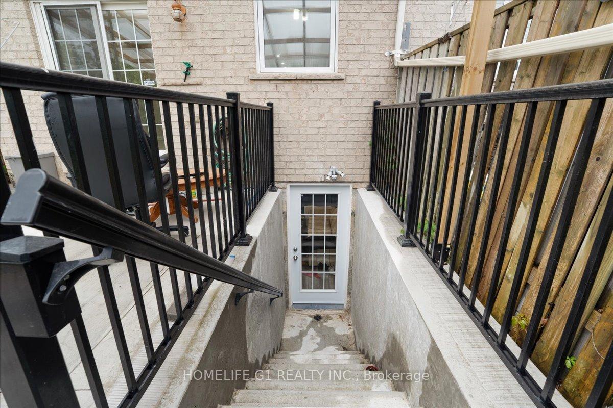 Photo 38 of 68 Native Landing, Brampton, Fletcher's Creek Village — HOMEH