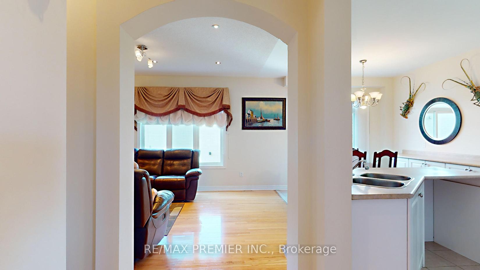 Photo 1 of 62 Sedgeway Heights, Vaughan, Vellore Village — HOMEH