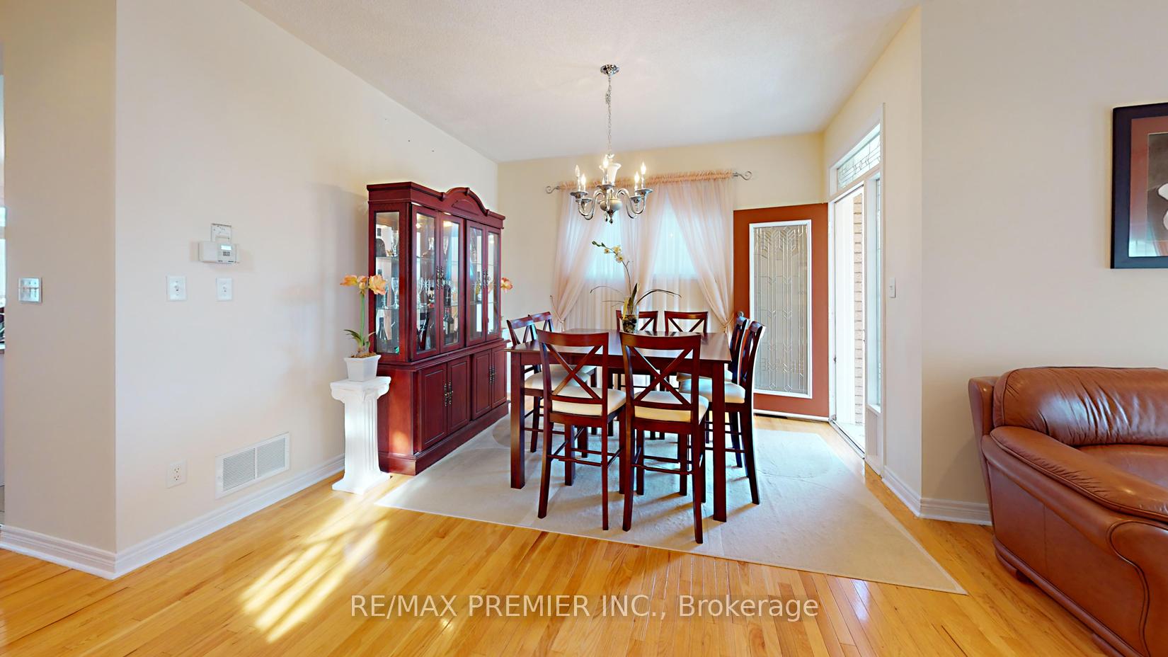 Photo 8 of 62 Sedgeway Heights, Vaughan, Vellore Village — HOMEH