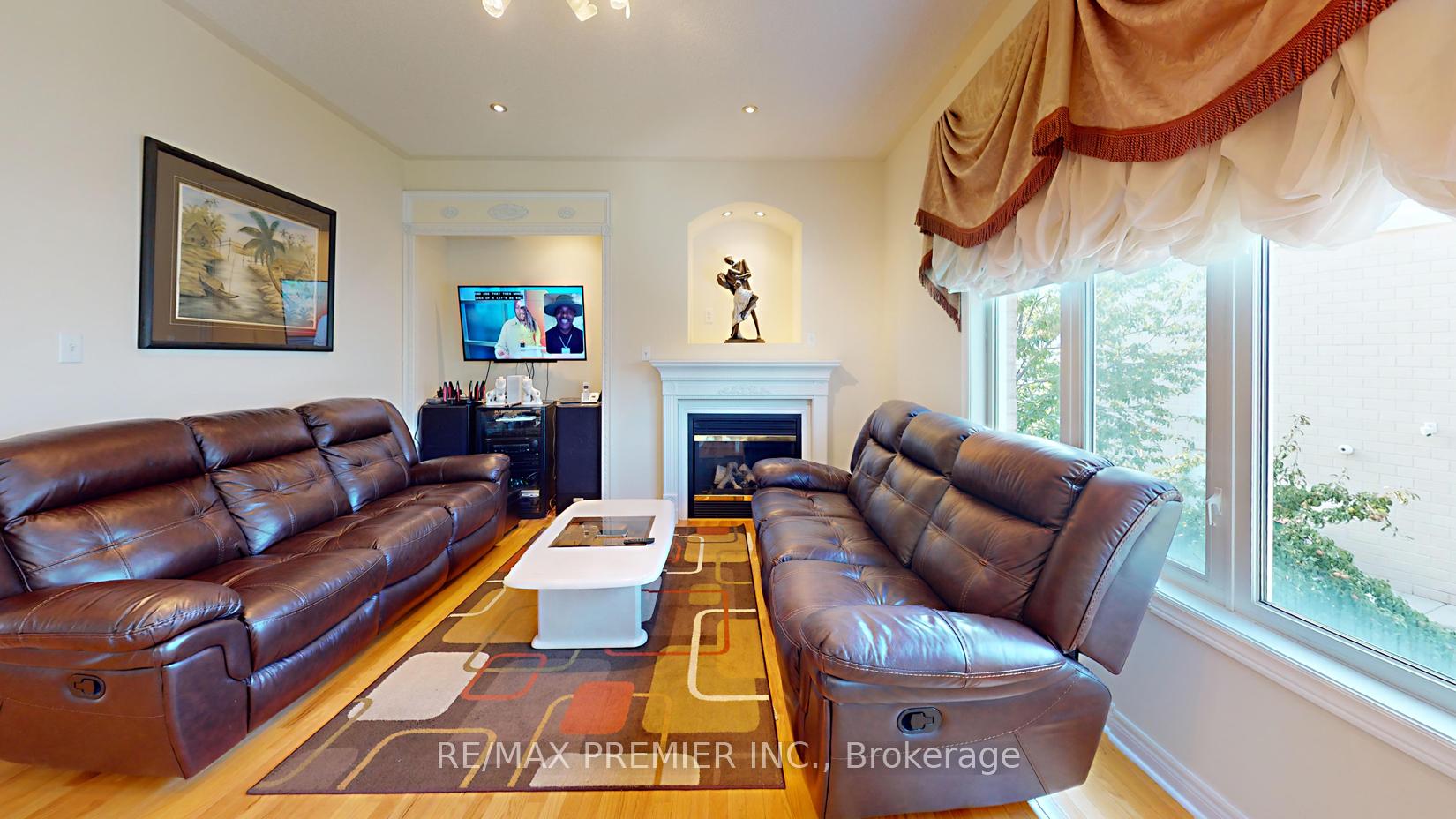 Photo 9 of 62 Sedgeway Heights, Vaughan, Vellore Village — HOMEH