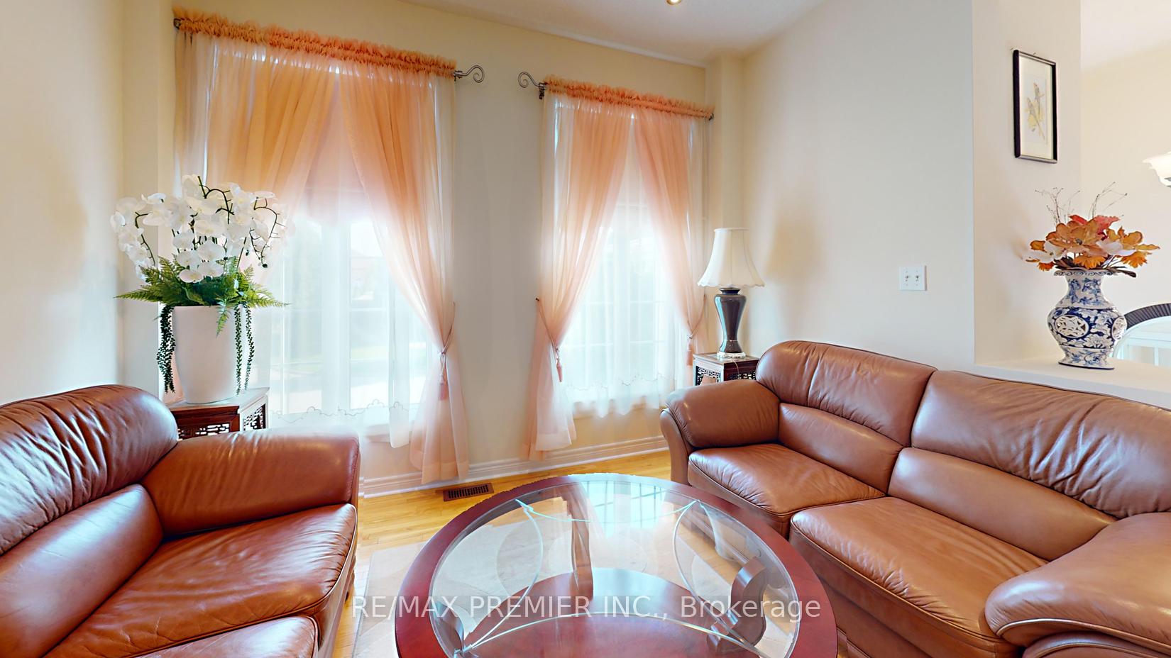 Photo 10 of 62 Sedgeway Heights, Vaughan, Vellore Village — HOMEH