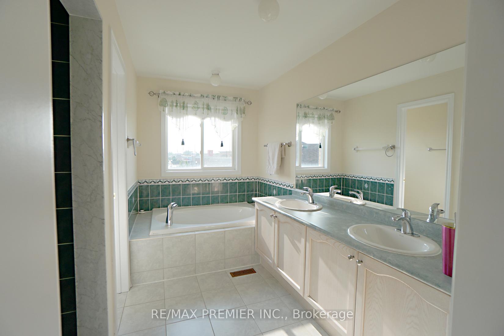 Photo 13 of 62 Sedgeway Heights, Vaughan, Vellore Village — HOMEH