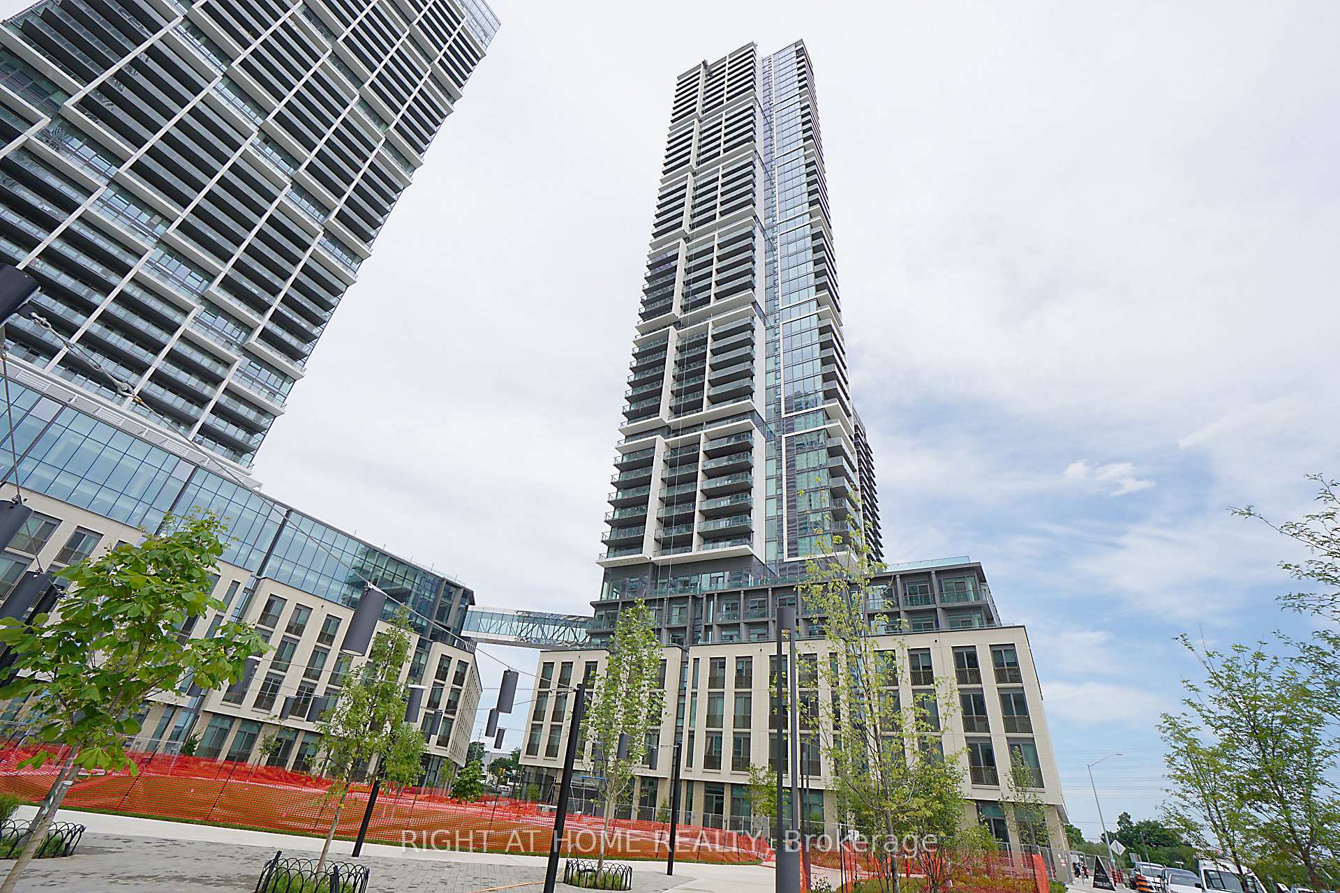 Photo 3 of Unit 3006, 7890 Jane Street, Vaughan, Vaughan Corporate Centre — HOMEH