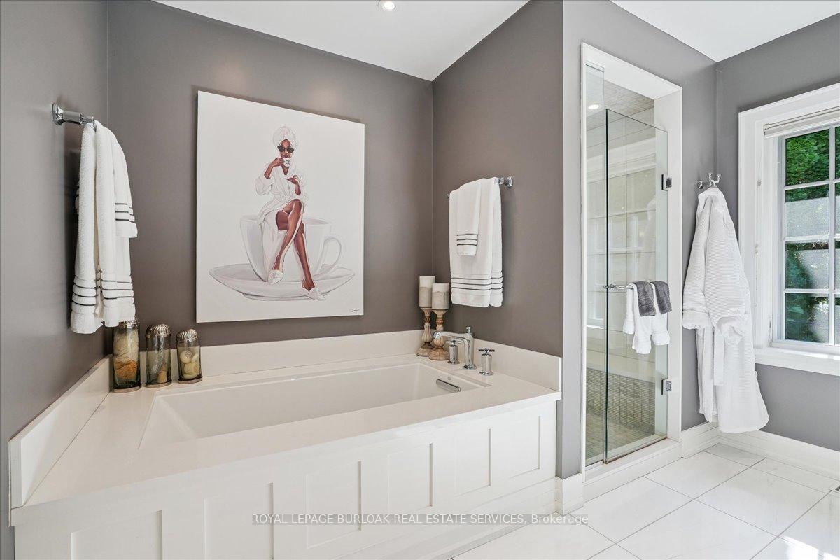Photo 16 of 391 Rossmore Boulevard, Burlington, Roseland — HOMEH