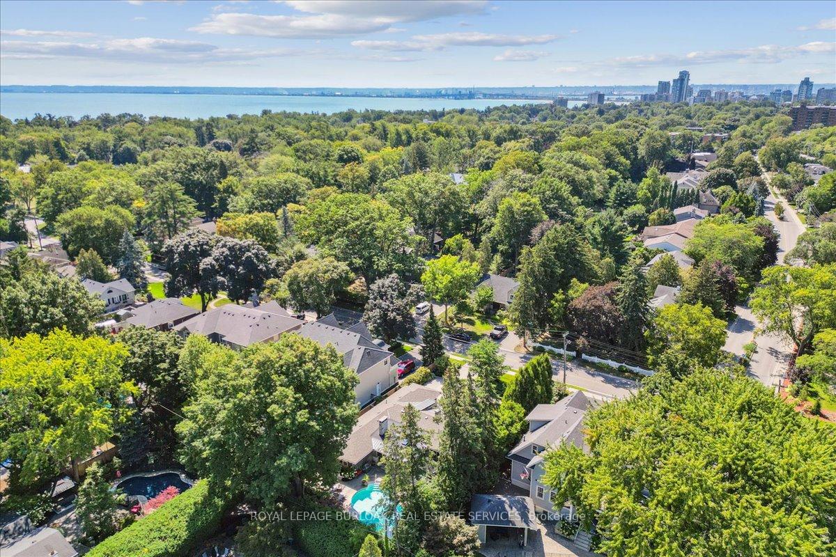 Photo 41 of 391 Rossmore Boulevard, Burlington, Roseland — HOMEH