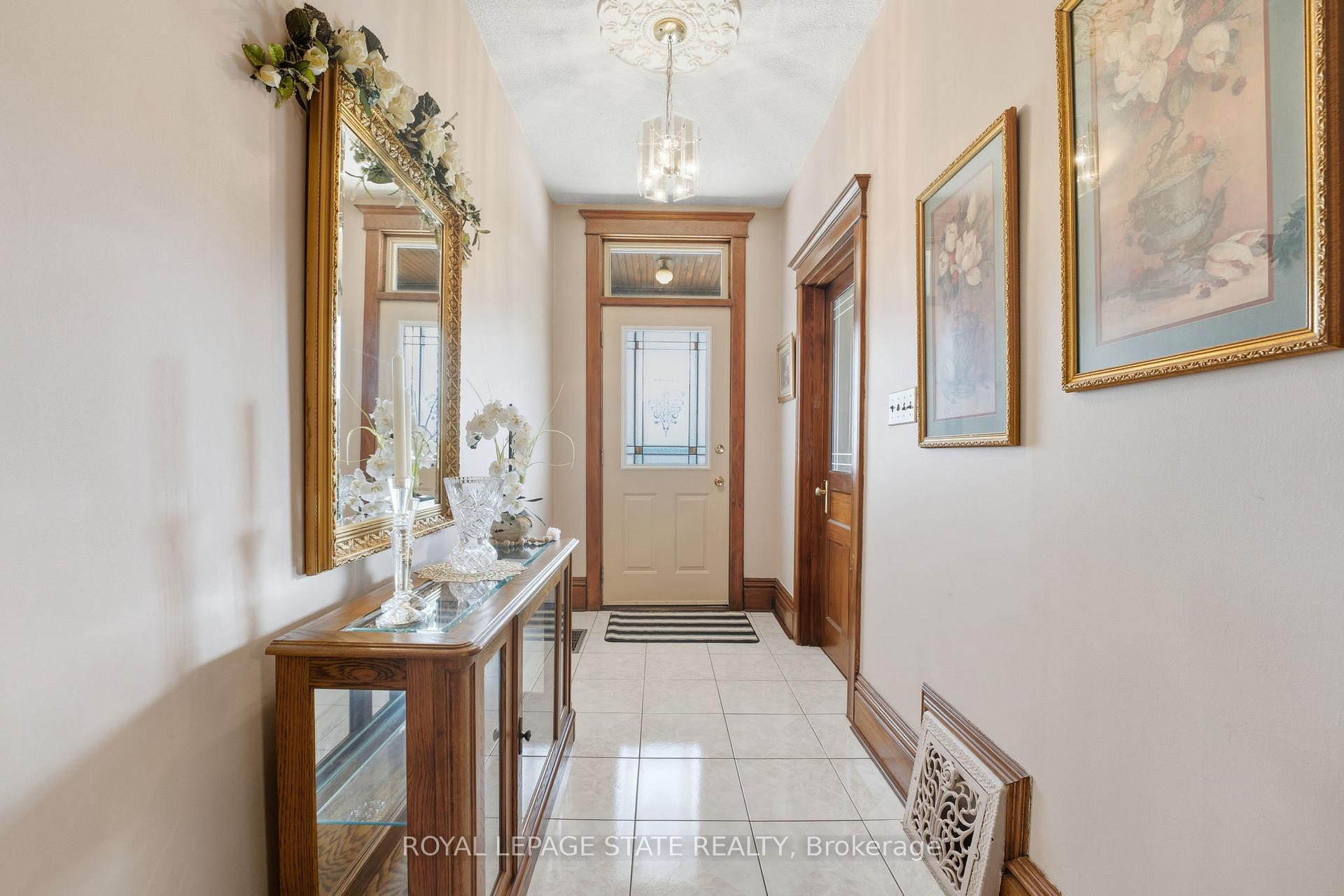 Photo 4 of 411 Catharine Street N, Hamilton, North End — HOMEH
