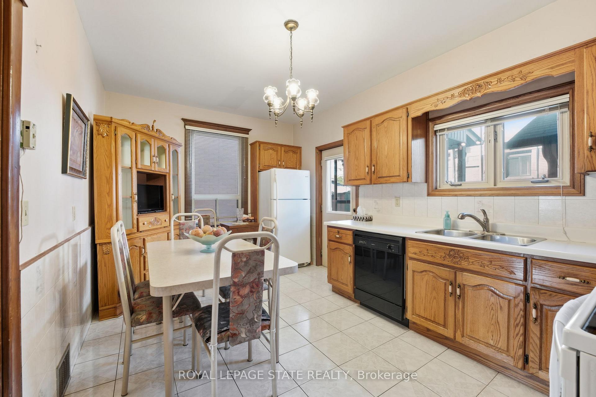Photo 9 of 411 Catharine Street N, Hamilton, North End — HOMEH
