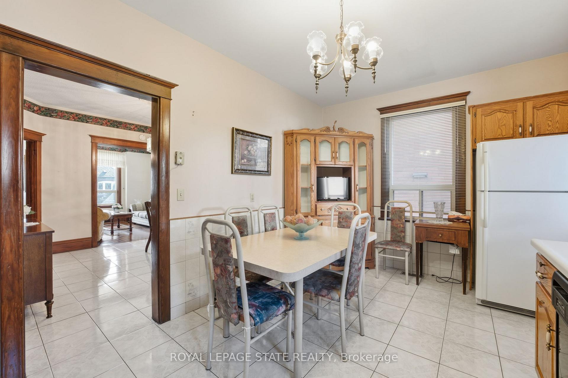 Photo 10 of 411 Catharine Street N, Hamilton, North End — HOMEH