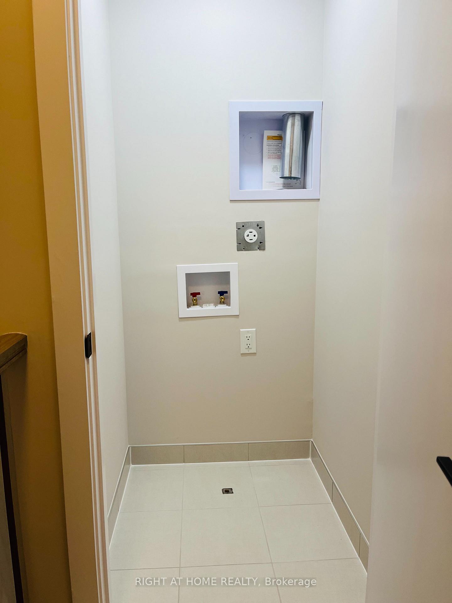 Photo 8 of 209 Beebalm Crescent, Ottawa, Barrhaven - Half Moon Bay — HOMEH