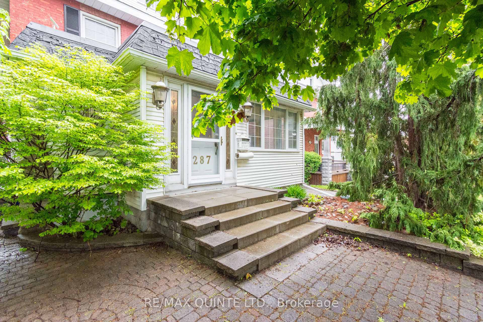 Front of 287 John Street