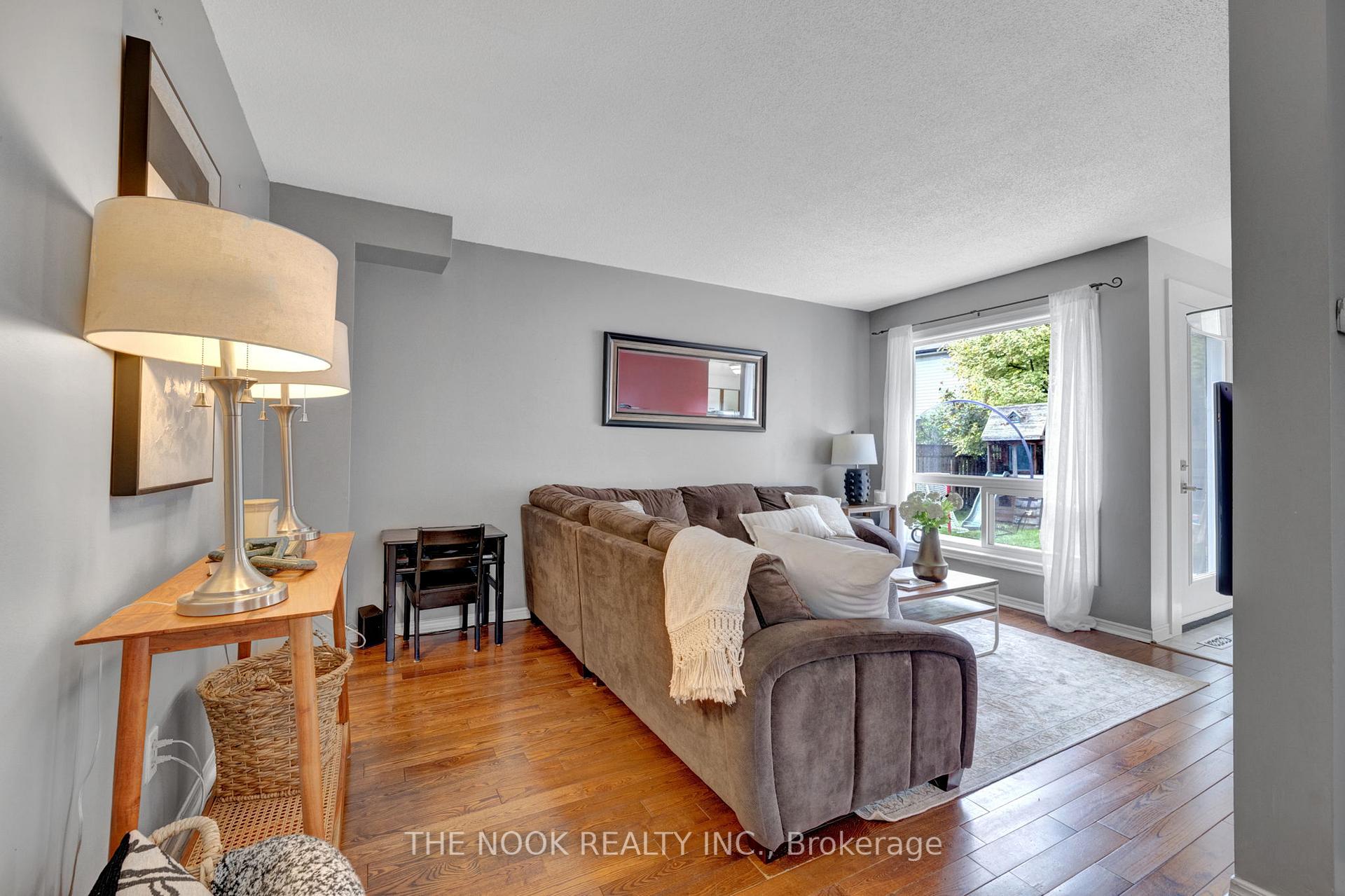 Photo 4 of 64 Soper Creek Drive, Clarington, Bowmanville — HOMEH