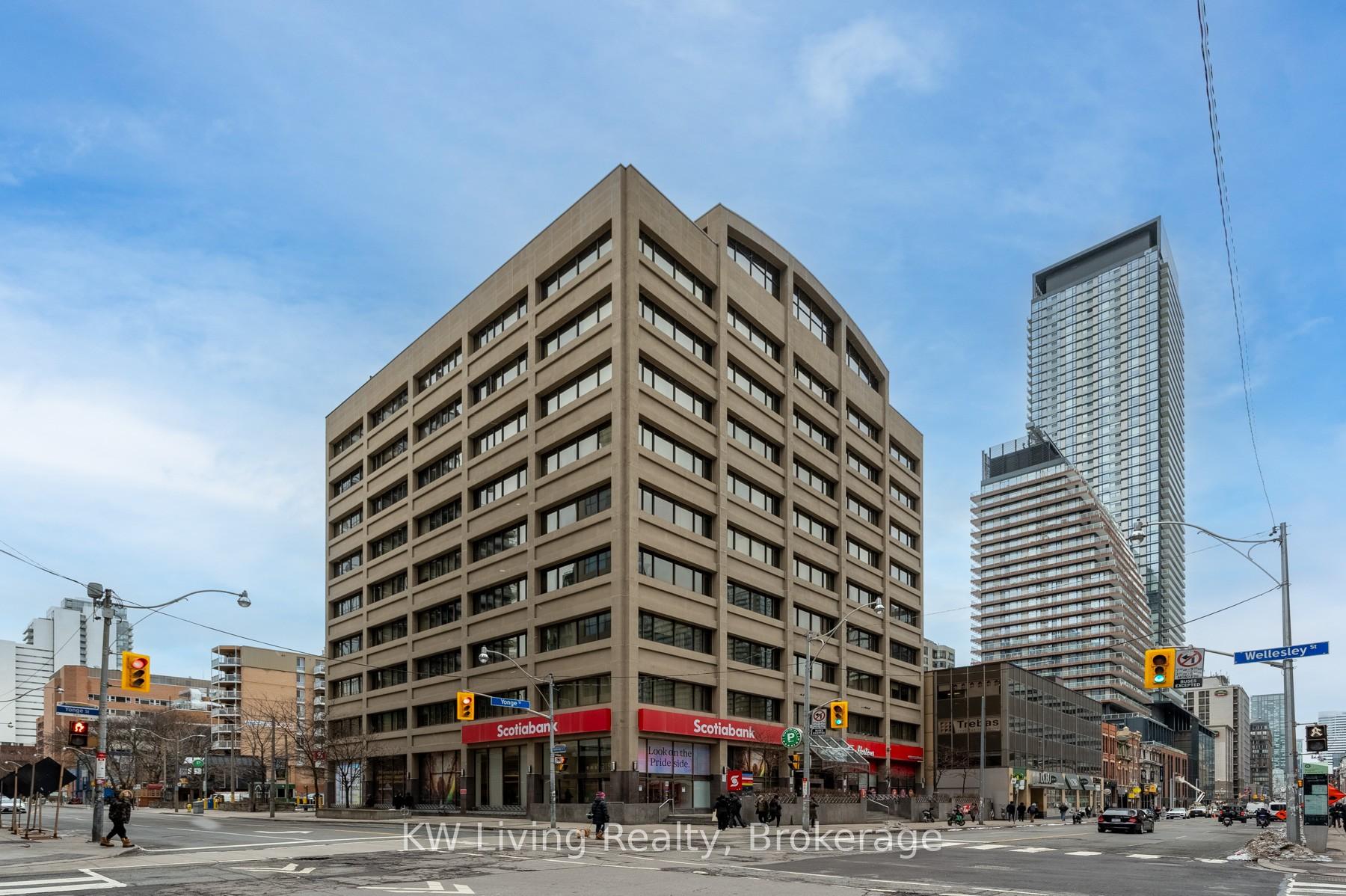 Front of Unit 404, 555 Yonge Street