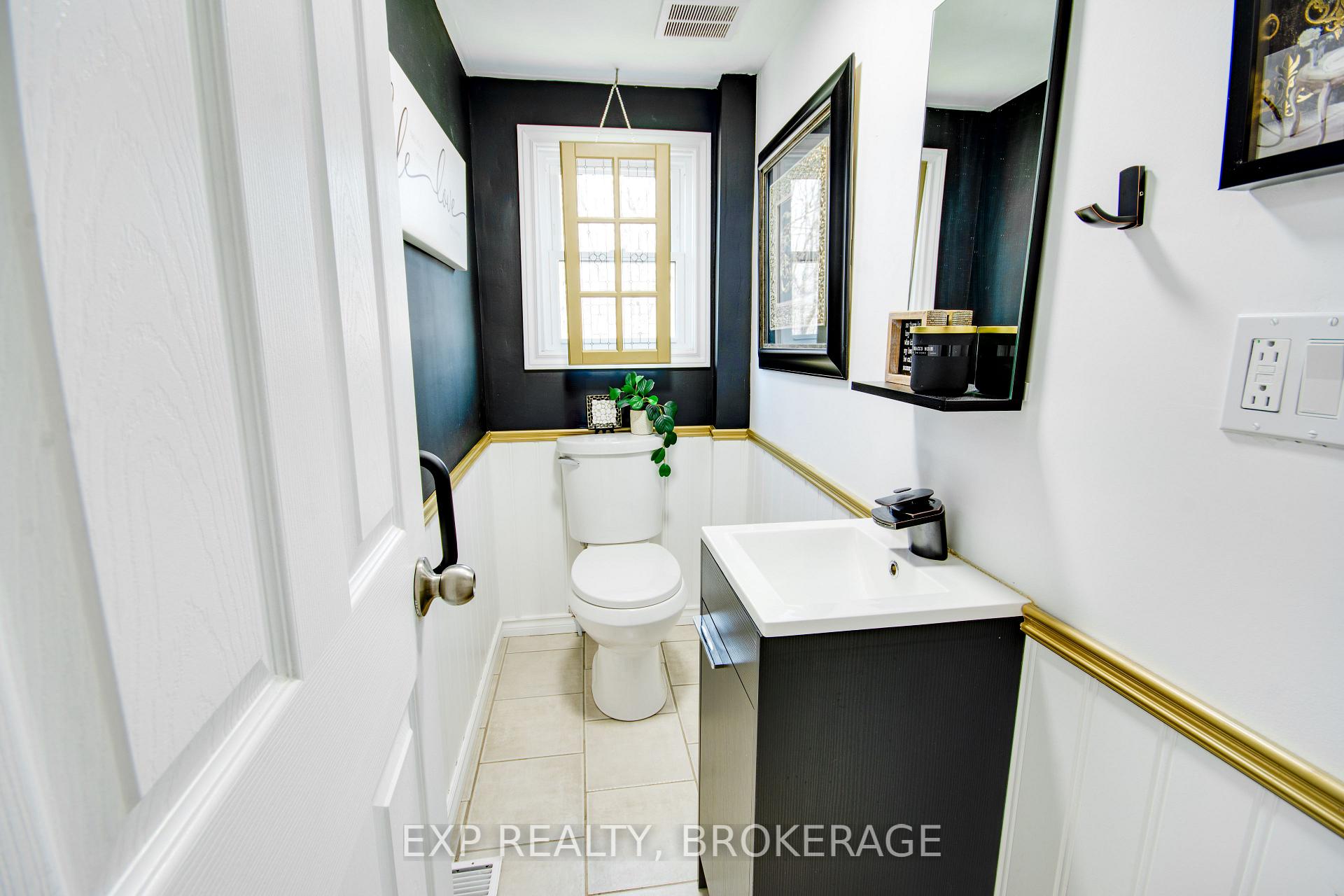 Photo 1 of 2624 Green Bay Road, Frontenac, Frontenac South — HOMEH