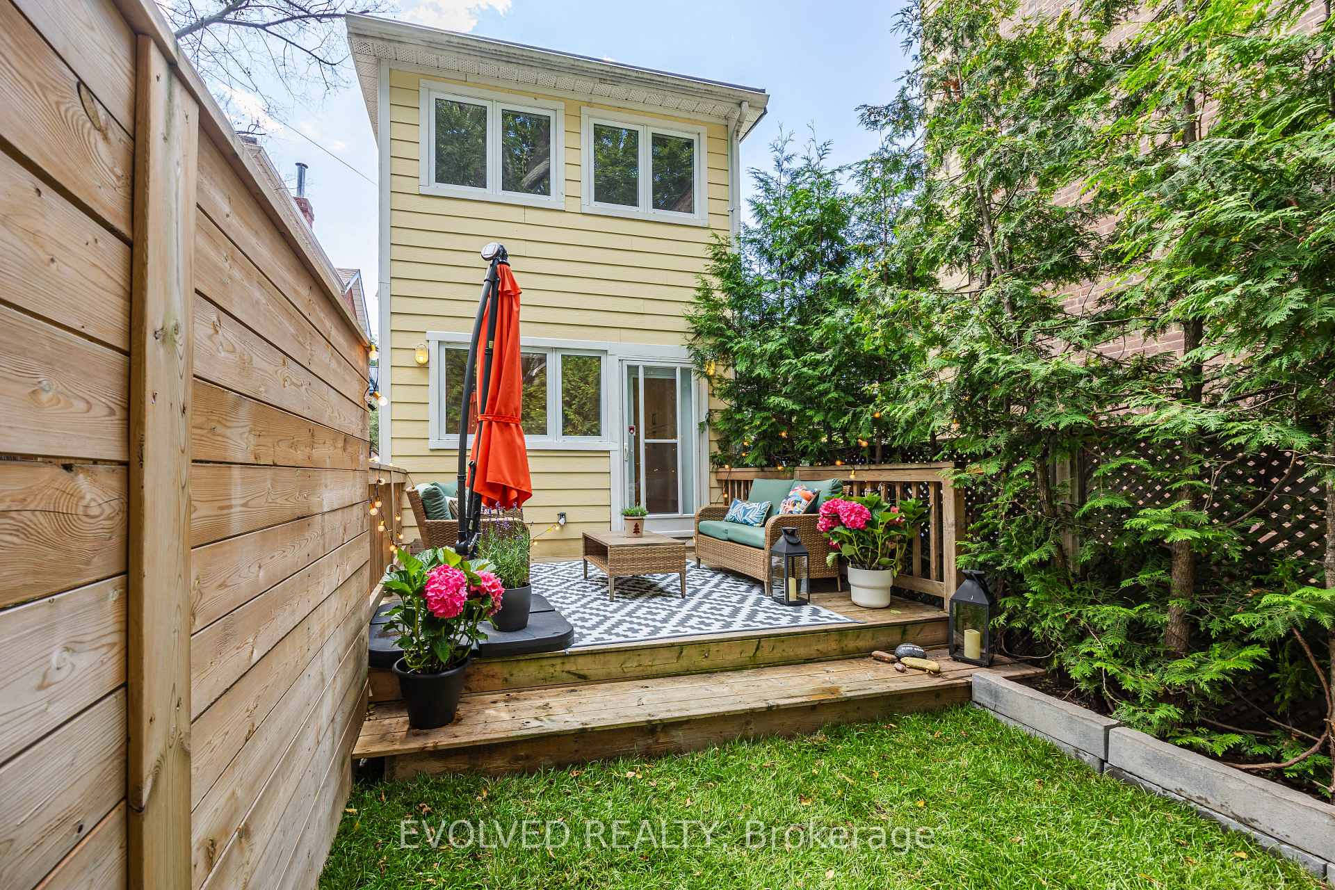 Photo 2 of 123 Kenilworth Avenue, Toronto, The Beaches — HOMEH