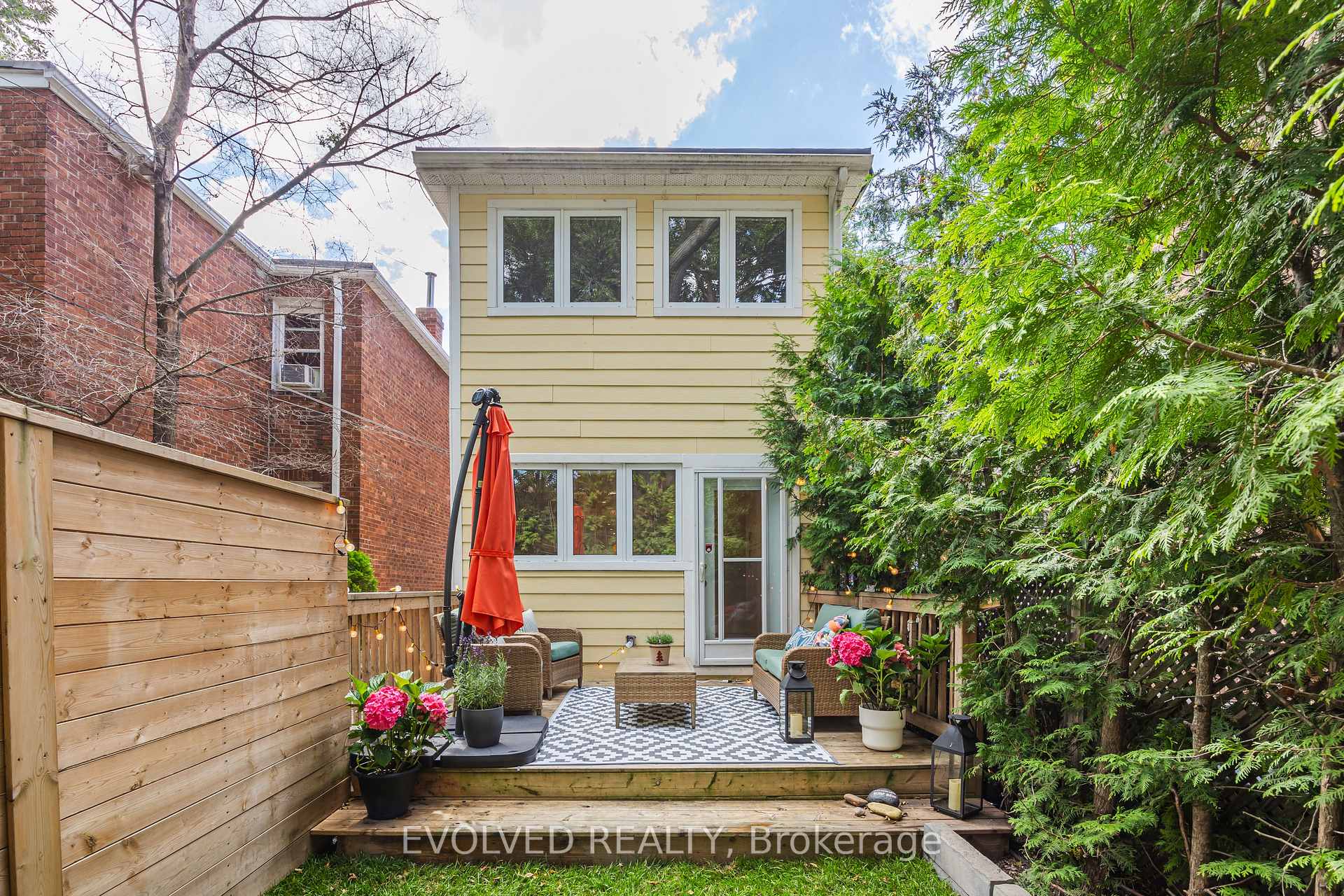 Photo 3 of 123 Kenilworth Avenue, Toronto, The Beaches — HOMEH