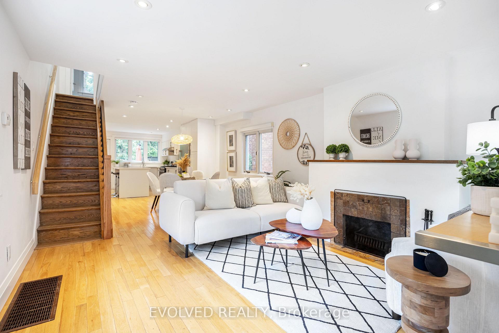 Photo 4 of 123 Kenilworth Avenue, Toronto, The Beaches — HOMEH