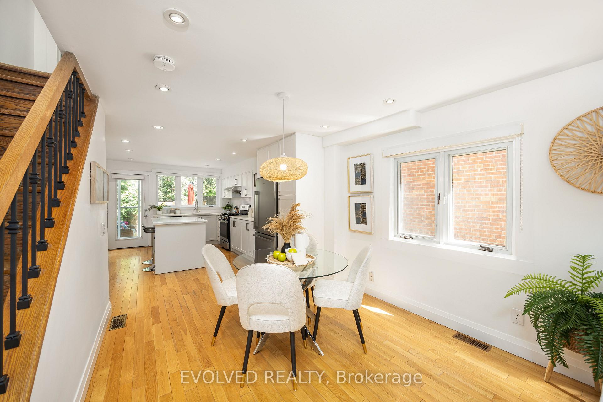Photo 6 of 123 Kenilworth Avenue, Toronto, The Beaches — HOMEH