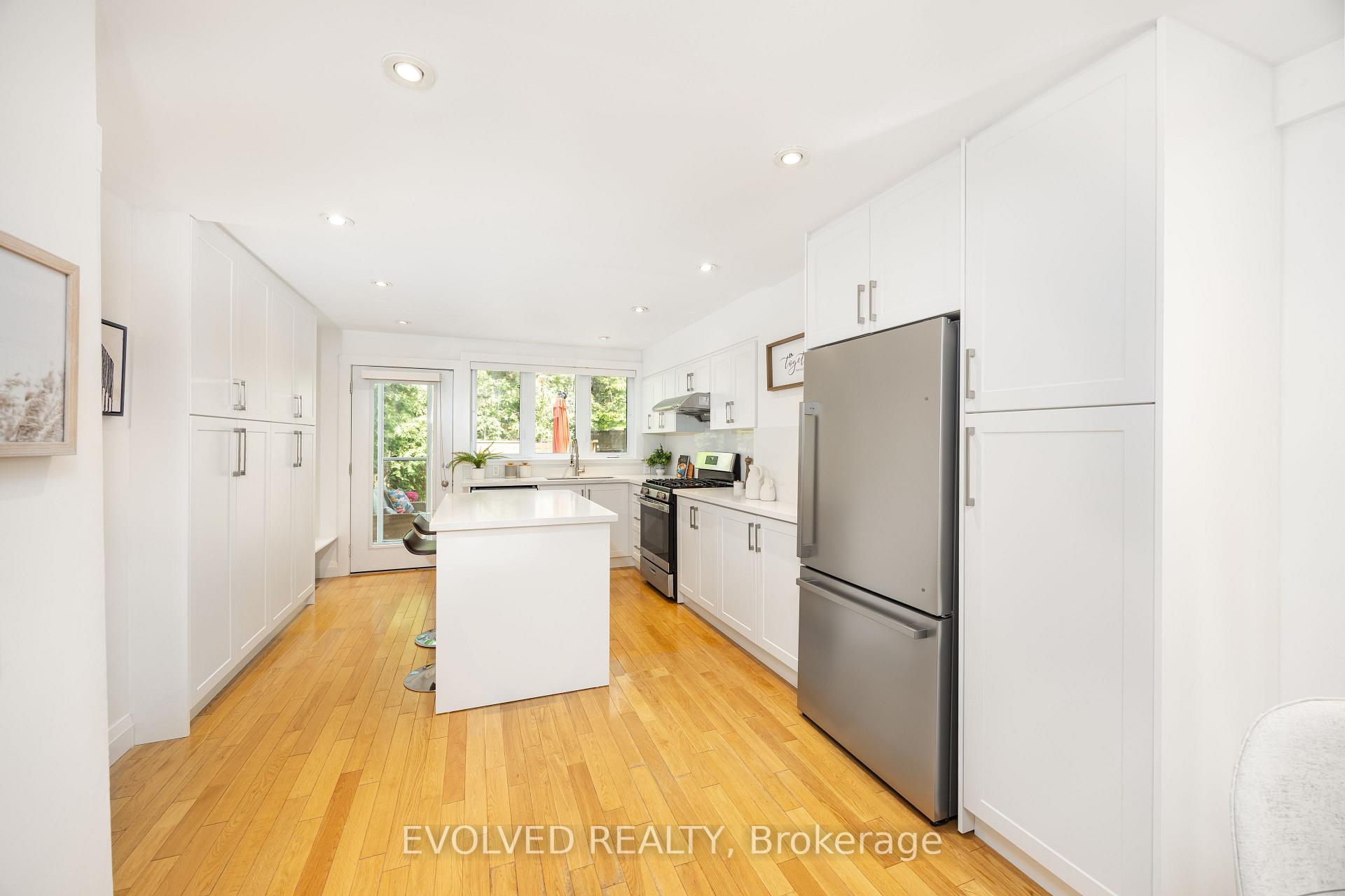 Photo 8 of 123 Kenilworth Avenue, Toronto, The Beaches — HOMEH