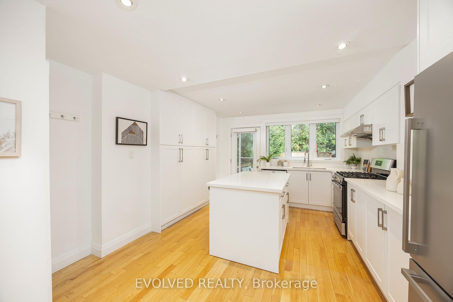 Photo 10 of 123 Kenilworth Avenue, Toronto, The Beaches — HOMEH