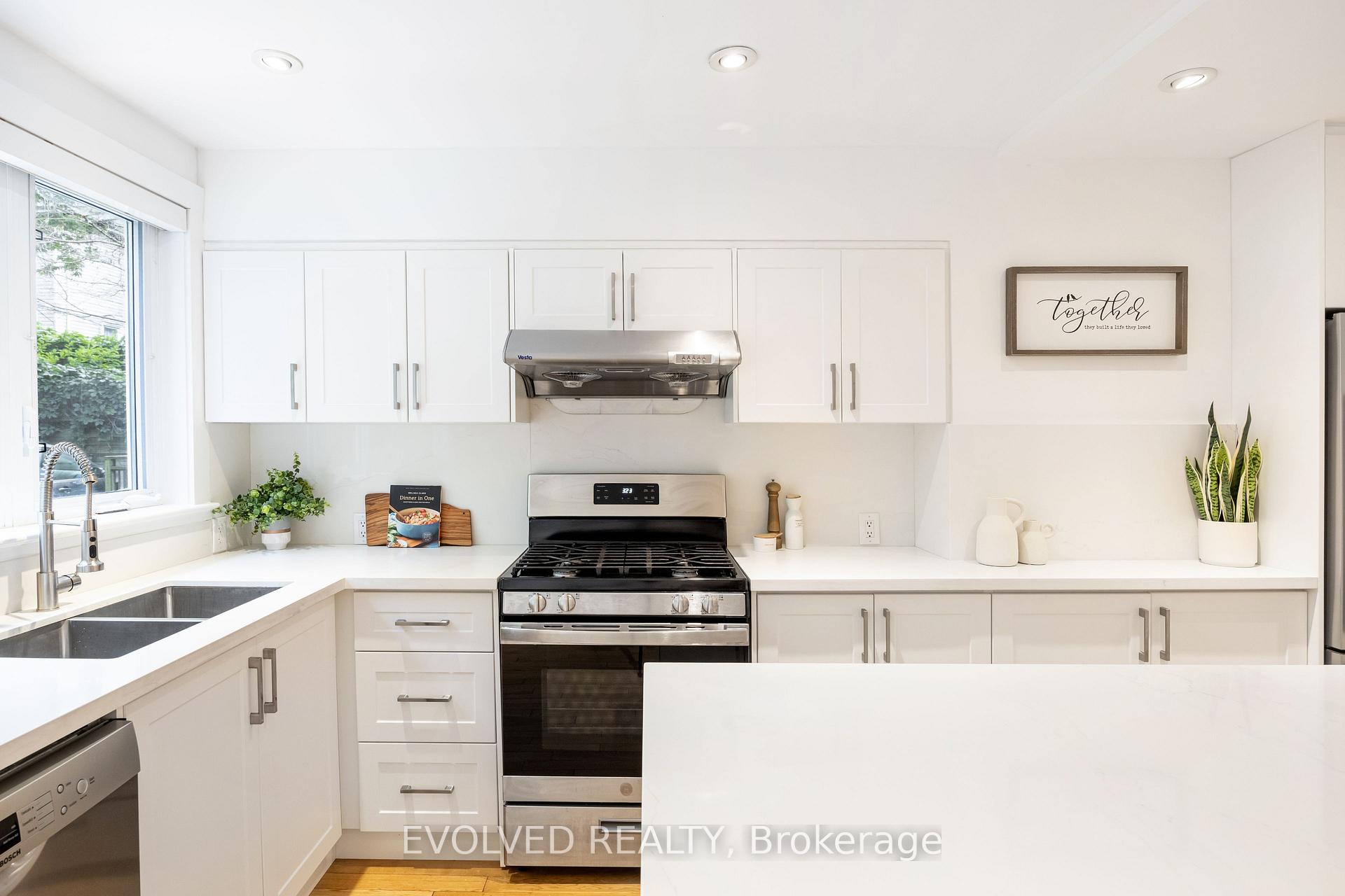Photo 11 of 123 Kenilworth Avenue, Toronto, The Beaches — HOMEH
