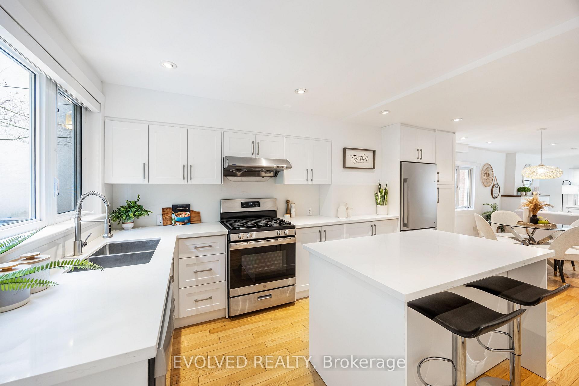 Photo 13 of 123 Kenilworth Avenue, Toronto, The Beaches — HOMEH