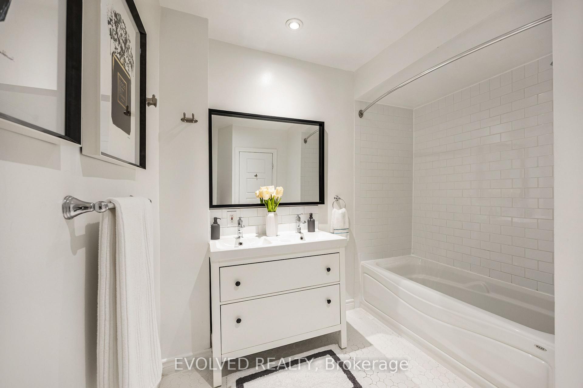 Photo 20 of 123 Kenilworth Avenue, Toronto, The Beaches — HOMEH