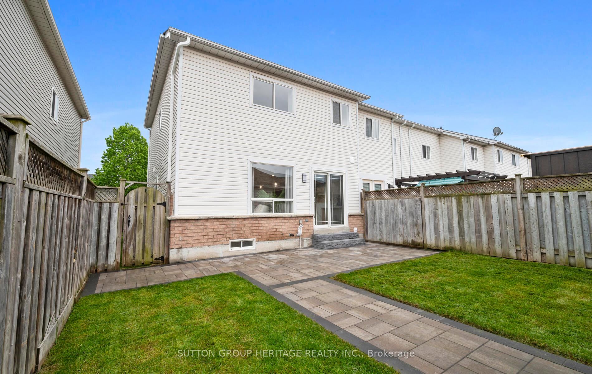 Photo 20 of 14 Bayside Gate E, Whitby, Port Whitby — HOMEH