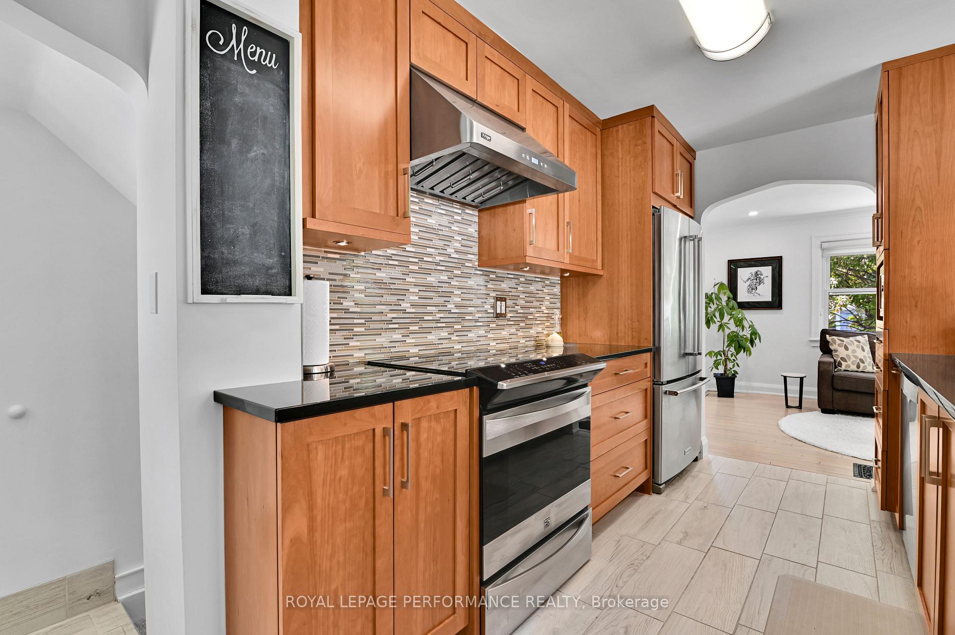 Photo 11 of 429 Hartleigh Avenue, Ottawa, Woodroffe — HOMEH