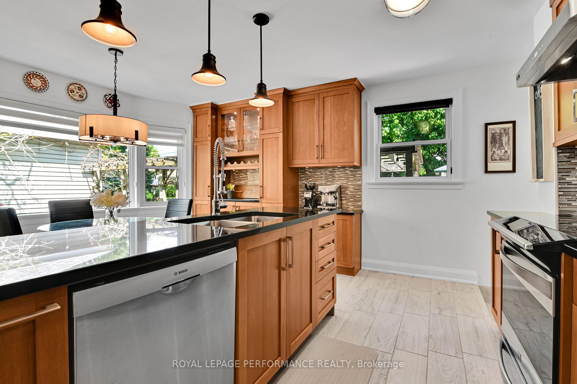 Photo 12 of 429 Hartleigh Avenue, Ottawa, Woodroffe — HOMEH