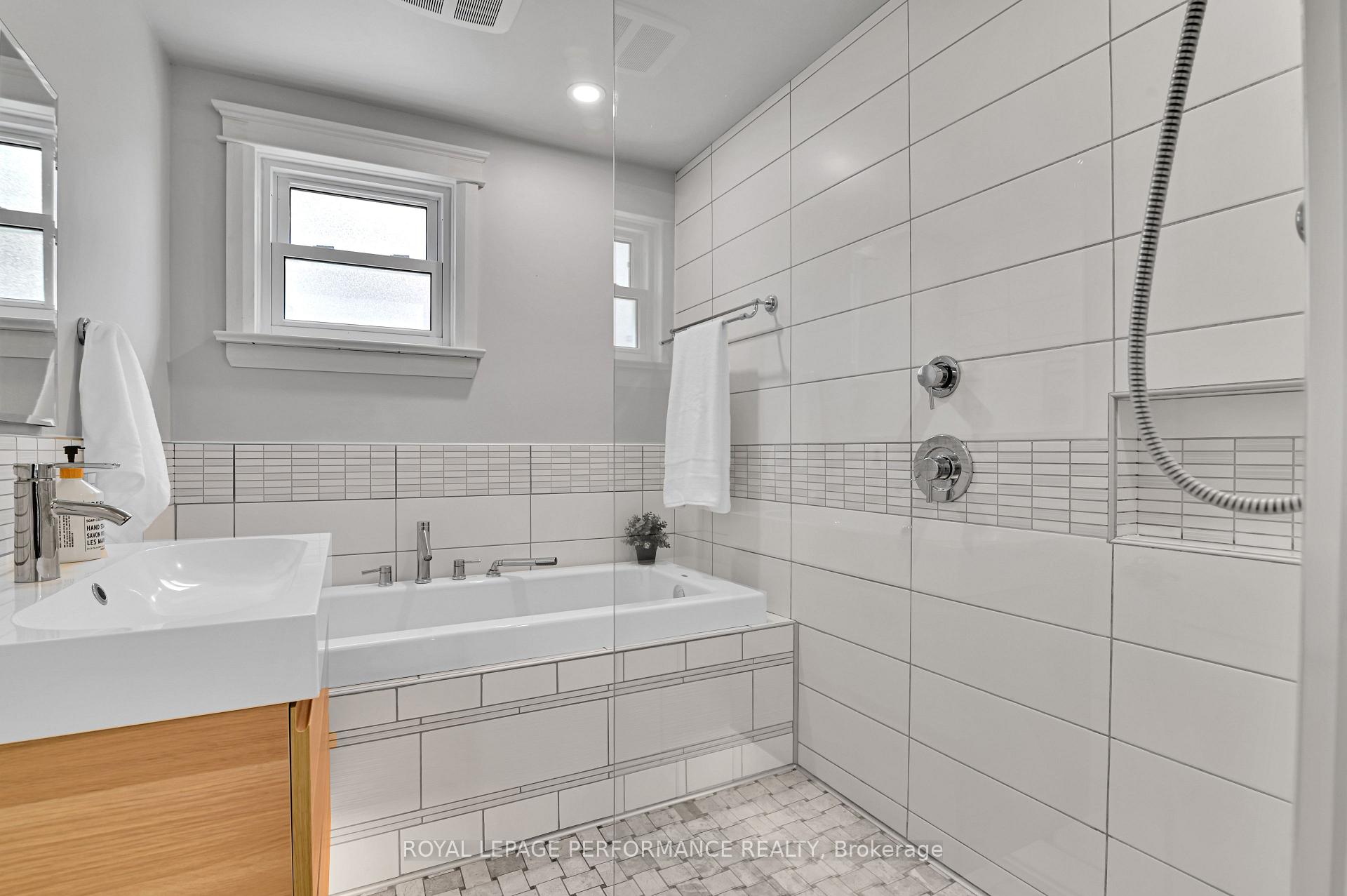 Photo 16 of 429 Hartleigh Avenue, Ottawa, Woodroffe — HOMEH