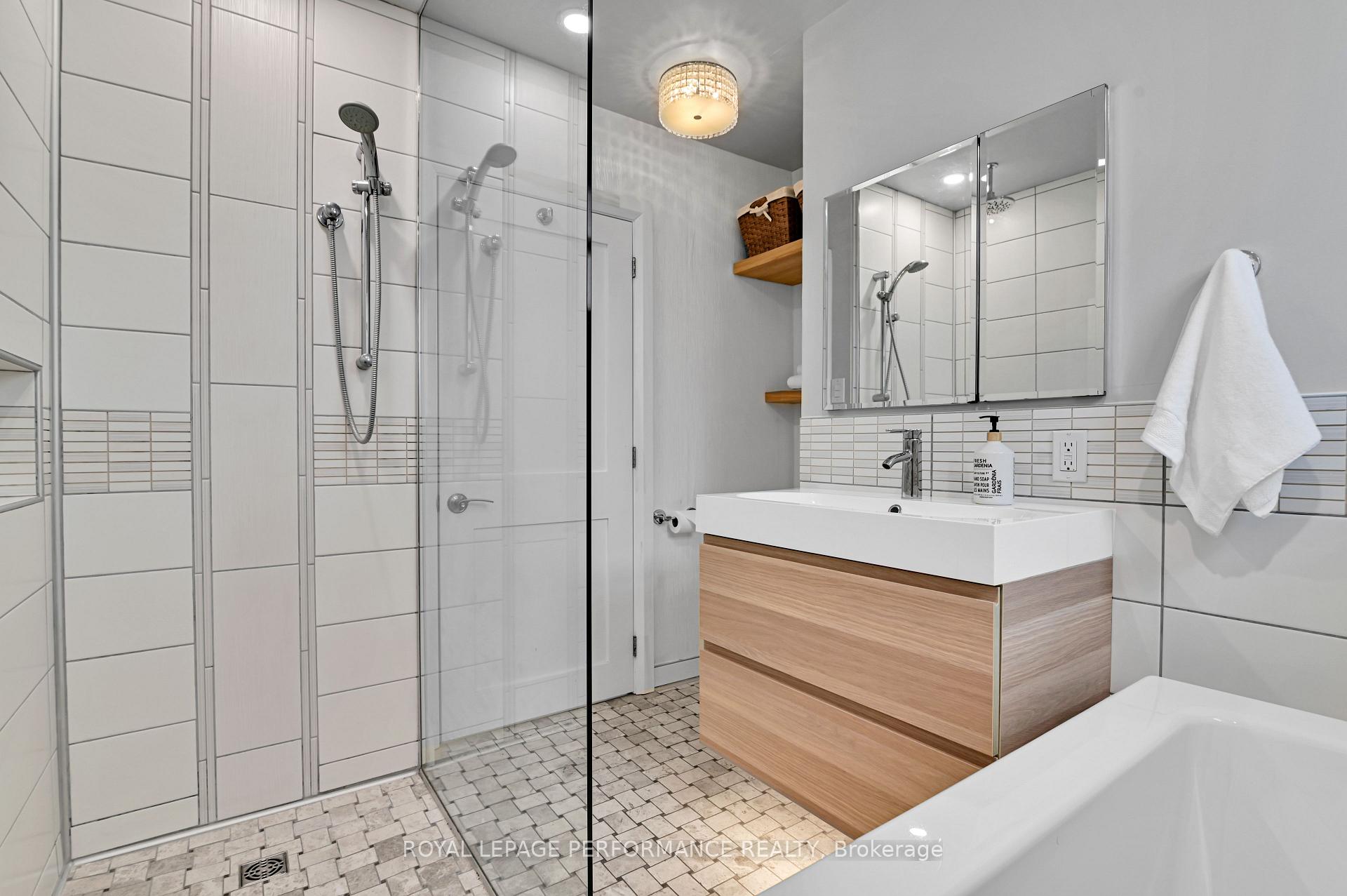 Photo 17 of 429 Hartleigh Avenue, Ottawa, Woodroffe — HOMEH
