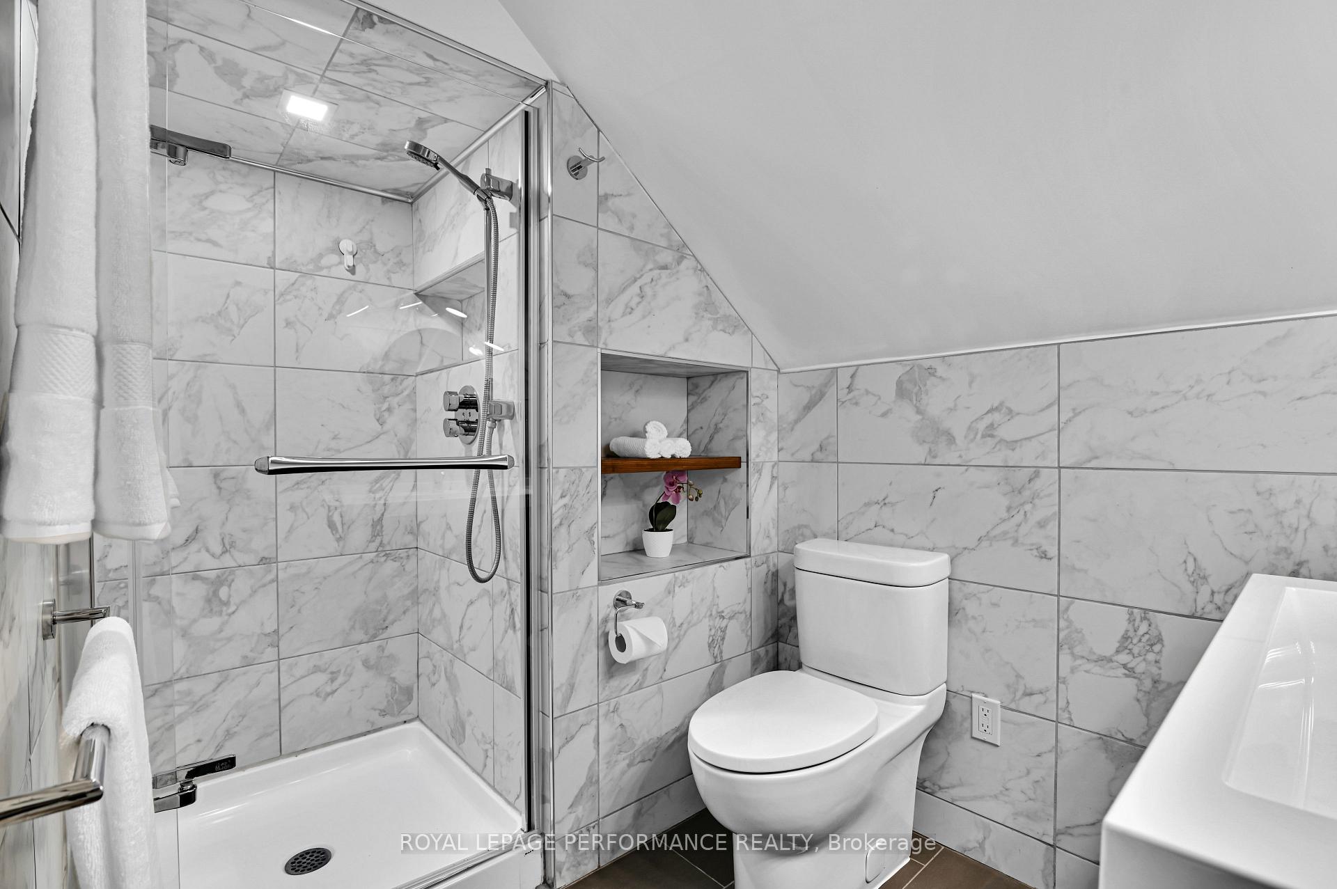 Photo 22 of 429 Hartleigh Avenue, Ottawa, Woodroffe — HOMEH