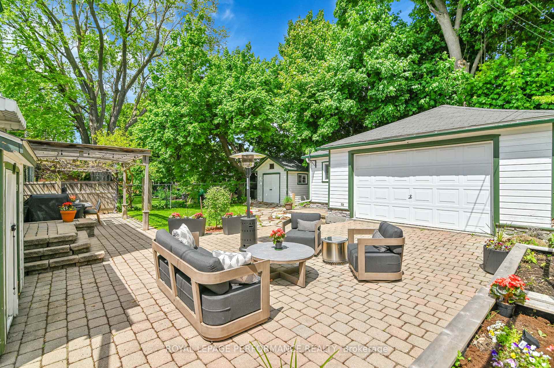 Photo 33 of 429 Hartleigh Avenue, Ottawa, Woodroffe — HOMEH