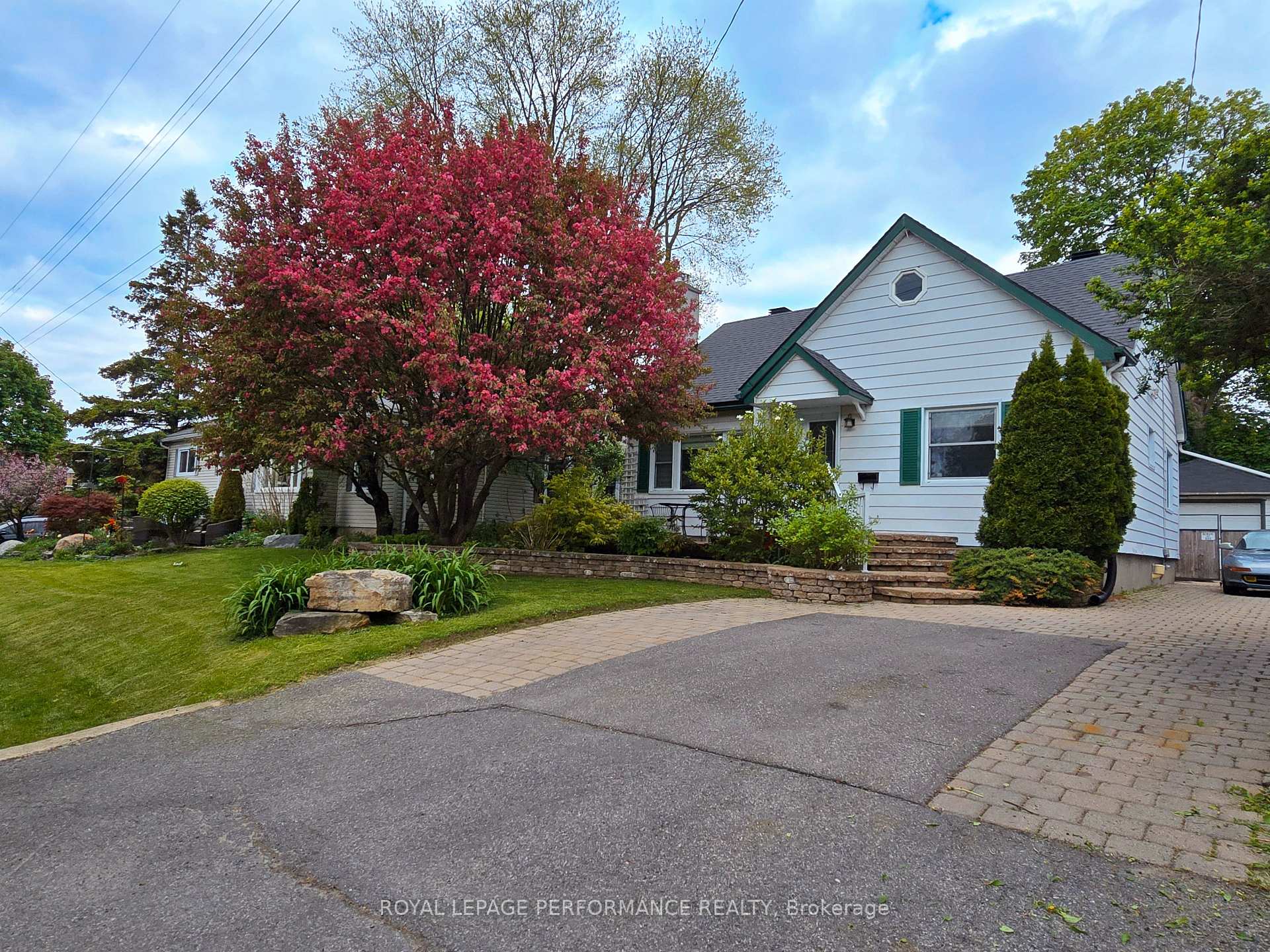 Photo 35 of 429 Hartleigh Avenue, Ottawa, Woodroffe — HOMEH