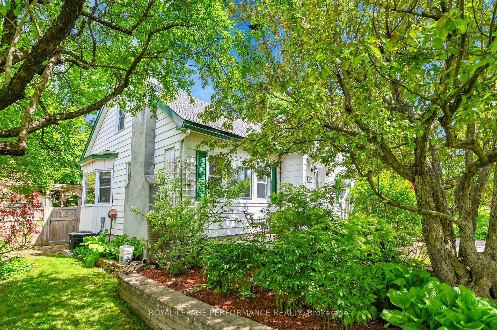 Photo 36 of 429 Hartleigh Avenue, Ottawa, Woodroffe — HOMEH