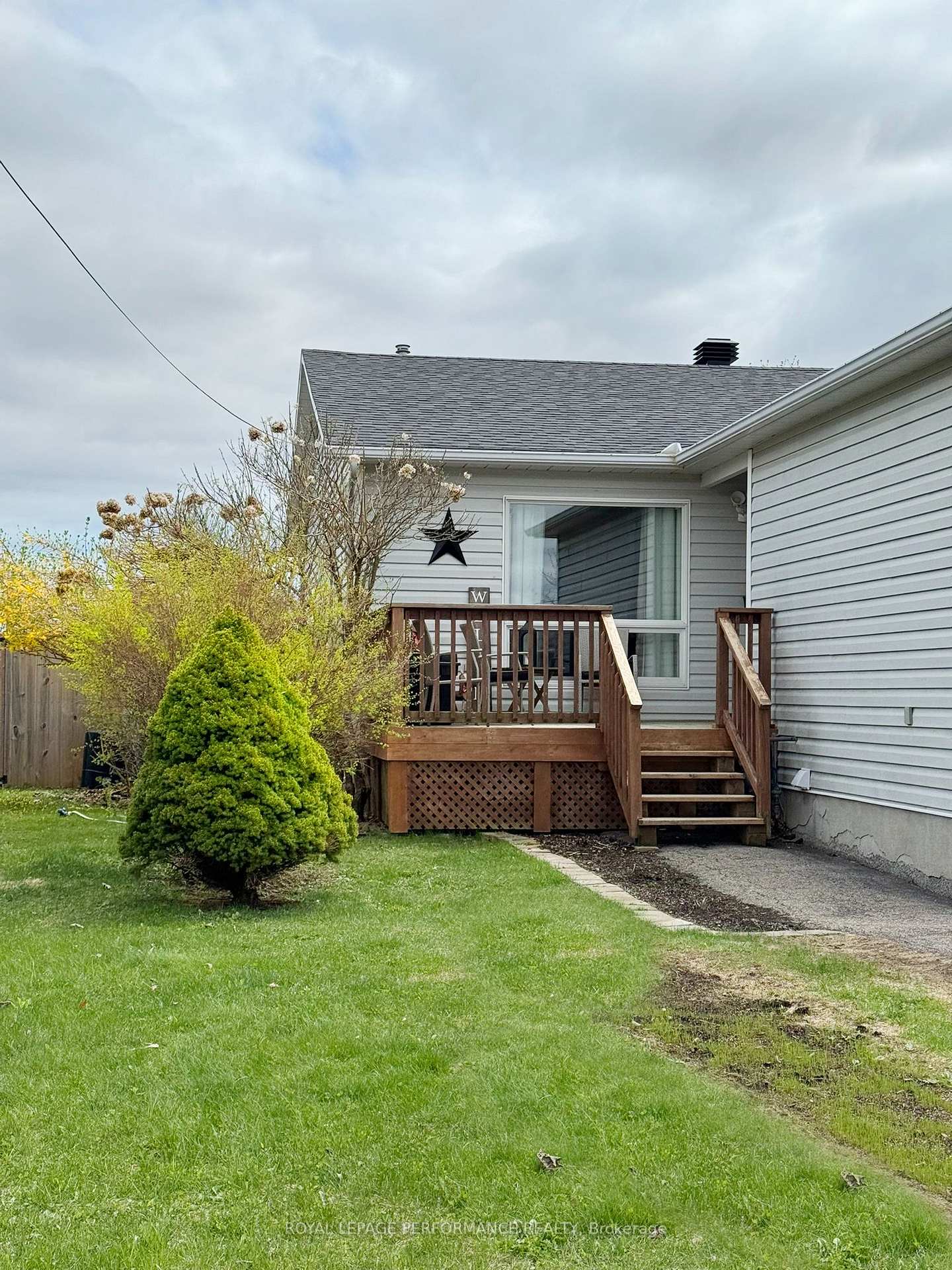 Photo 2 of 156 Hughes Street, Carleton Place — HOMEH