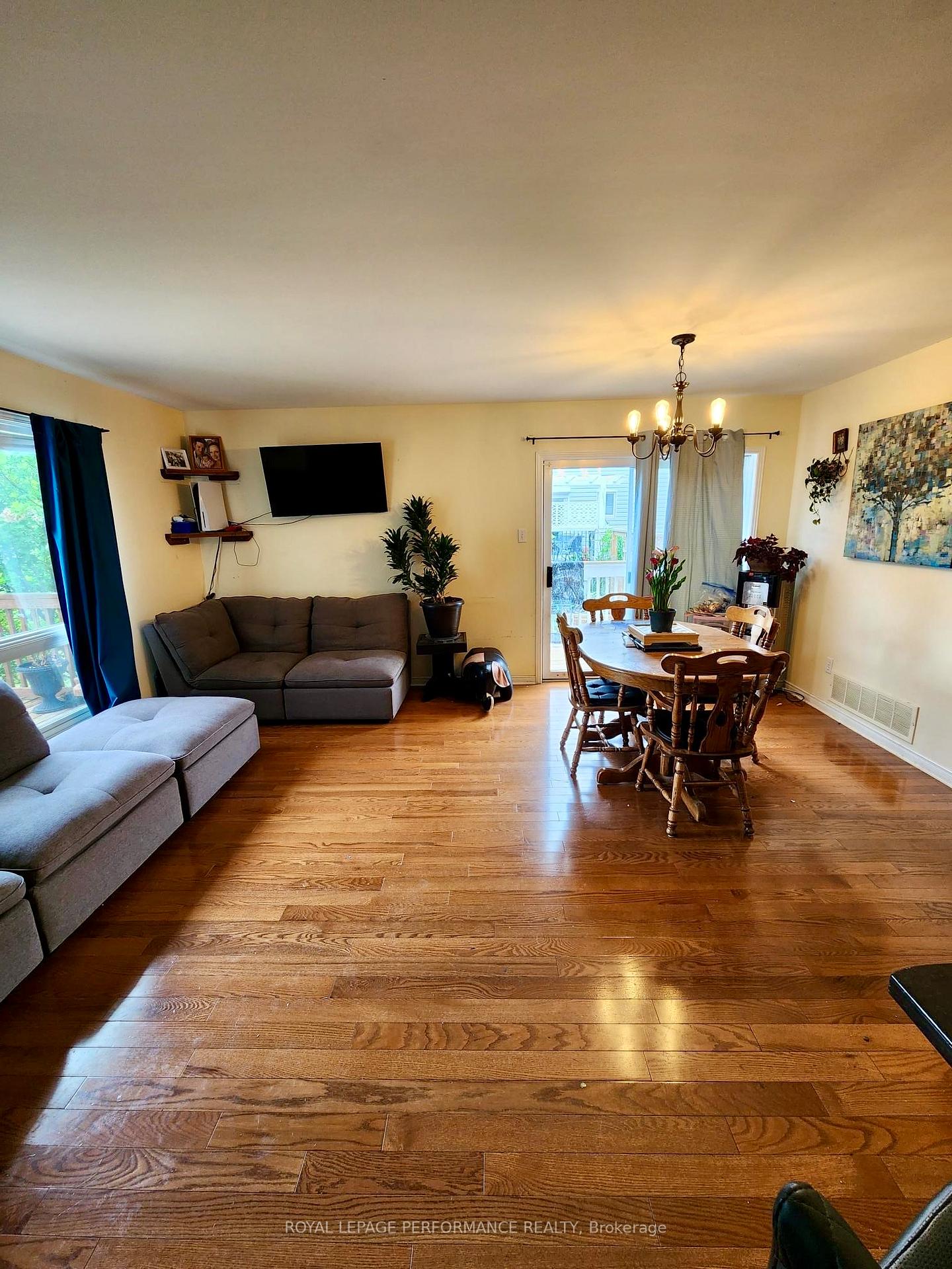 Photo 5 of 156 Hughes Street, Carleton Place — HOMEH