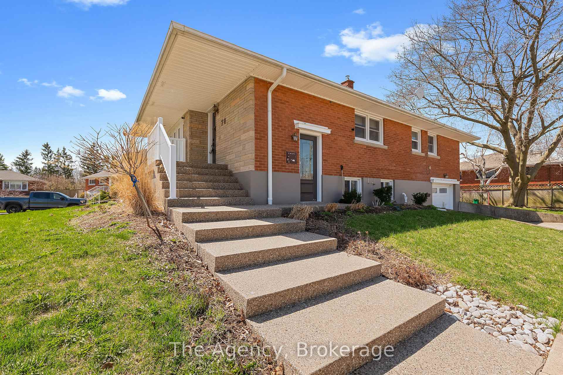 Photo 4 of 70 South Crescent, Port Colborne, Sugarloaf — HOMEH