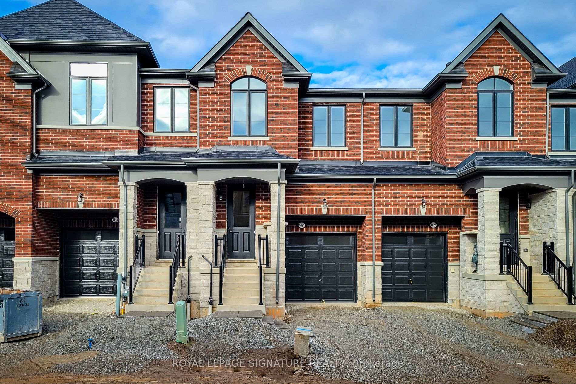 Photo 1 of 1421 Oakmont Common, Burlington, Tyandaga — HOMEH