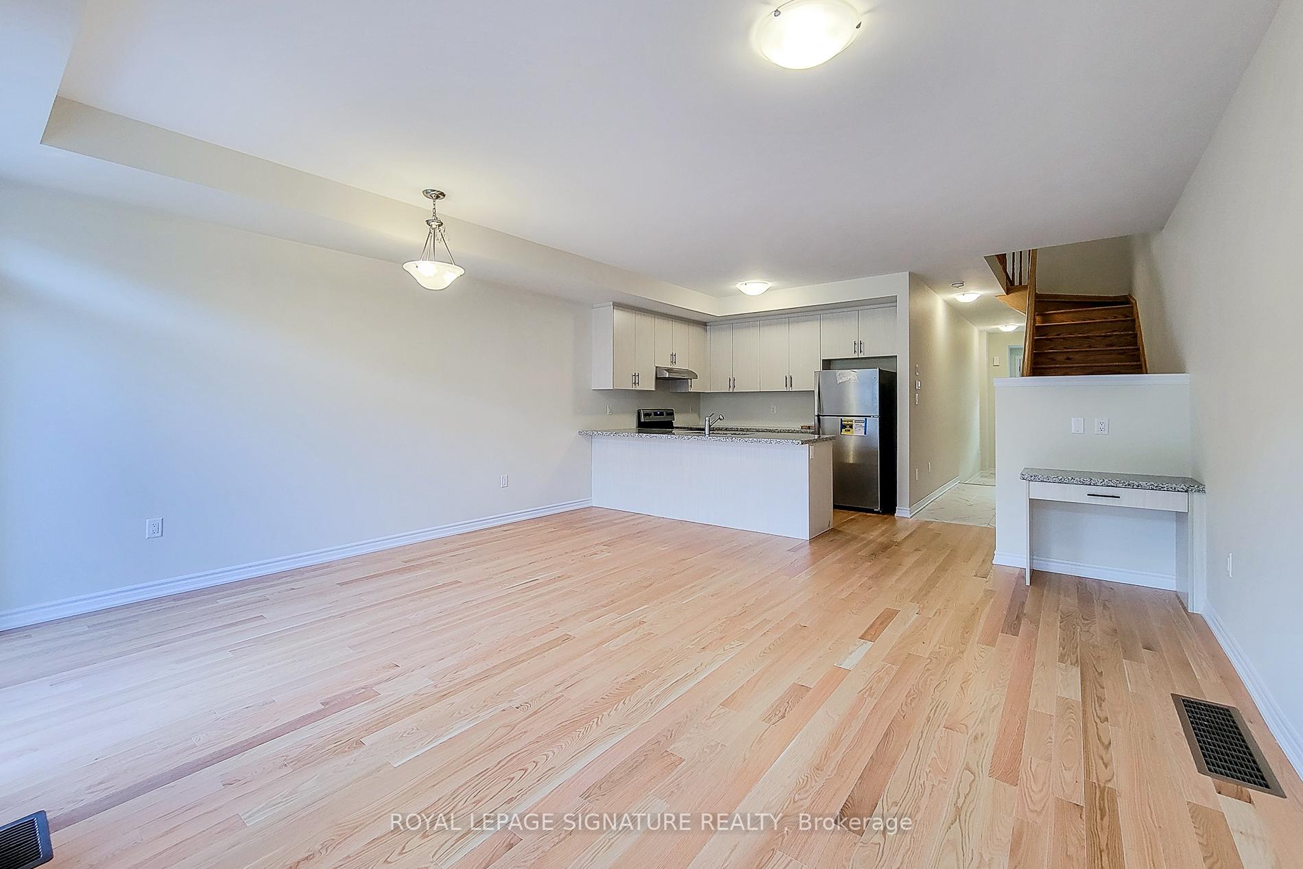 Photo 5 of 1421 Oakmont Common, Burlington, Tyandaga — HOMEH