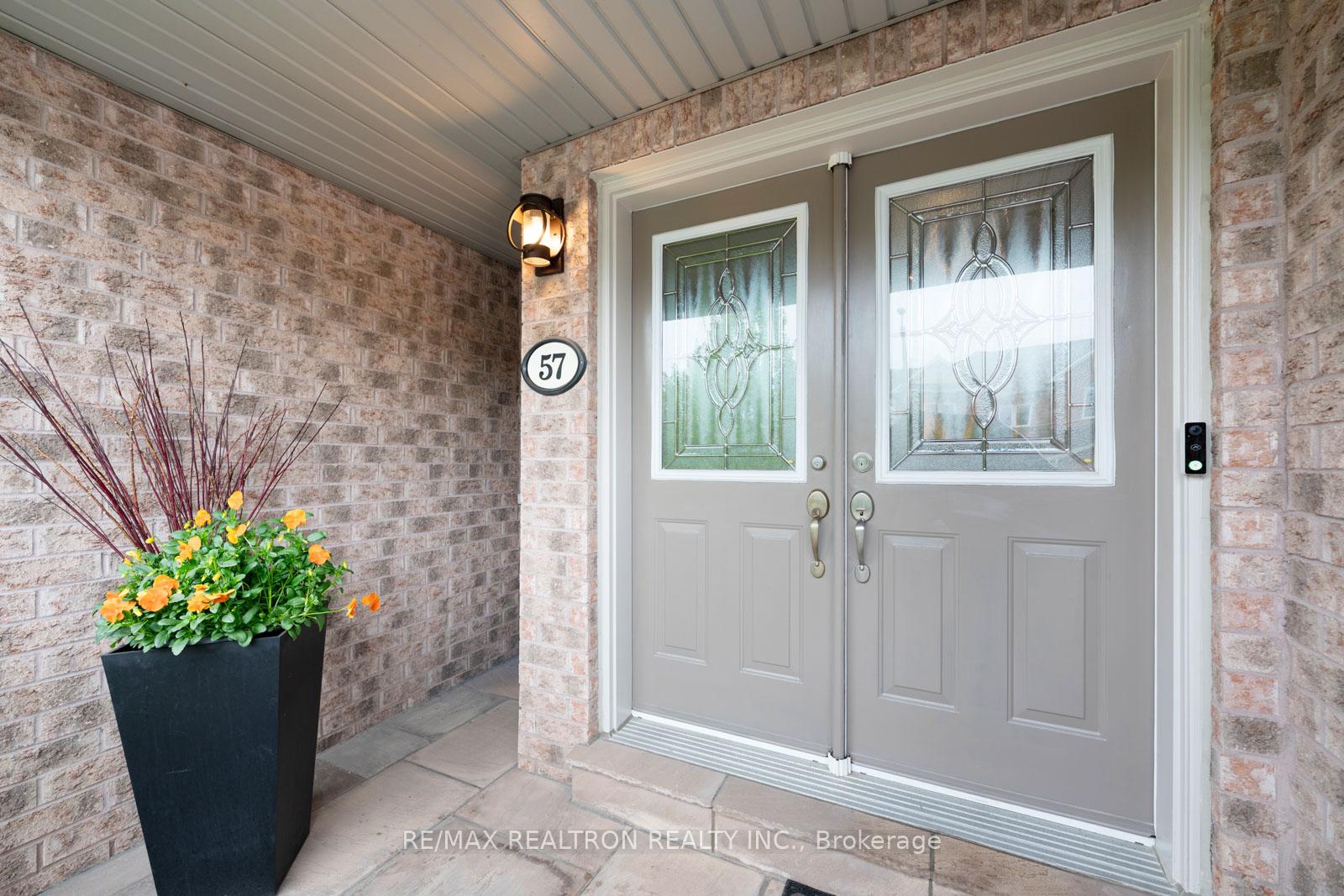 Photo 2 of 57 Lander Crescent, Vaughan, Patterson — HOMEH