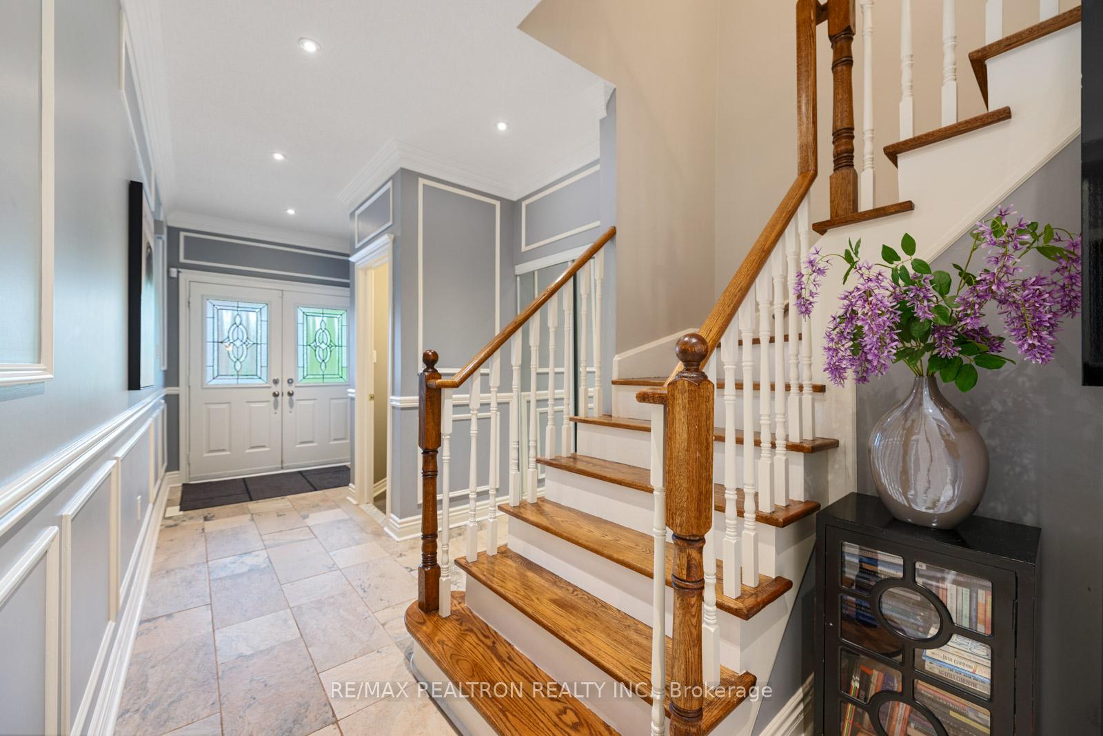 Photo 3 of 57 Lander Crescent, Vaughan, Patterson — HOMEH